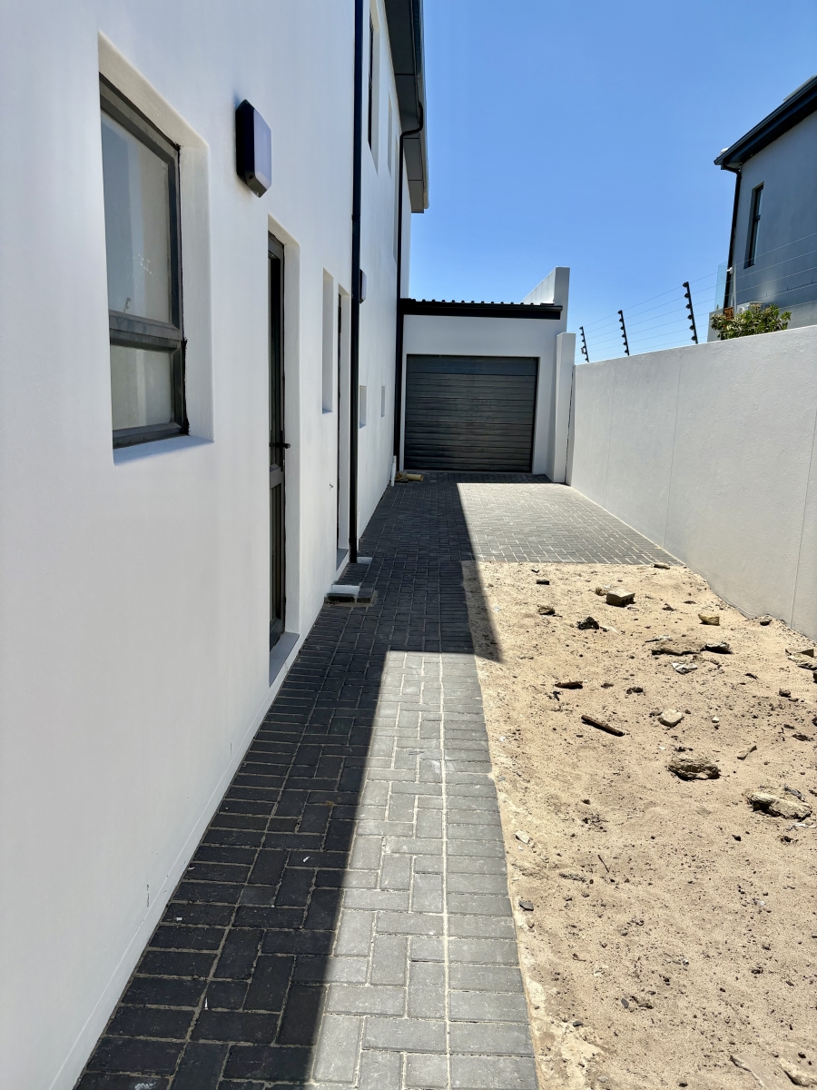 5 Bedroom Property for Sale in Sandown Western Cape